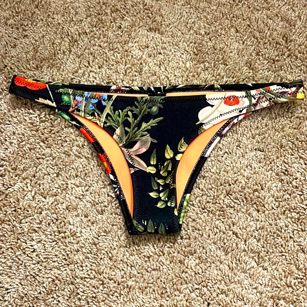 Small neoprene/surf bikini bottom